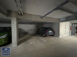  Parking / Garage à louer 