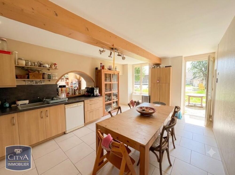 À LOUER : Maison de campagne T5 située à Ligré, dans le ....