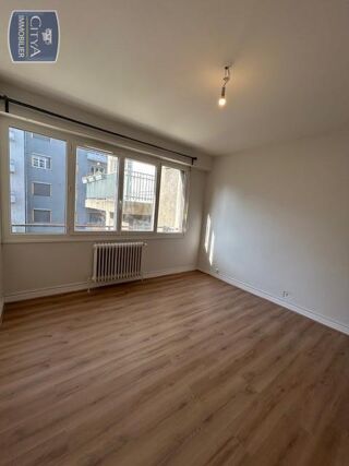  Appartement à louer 3 pièces 83 m²