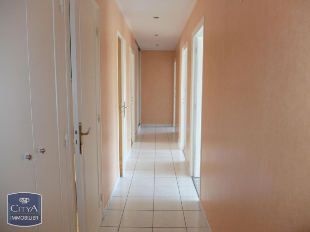 À LOUER : Appartement T5 spacieux situé 13 rue de Chamro....