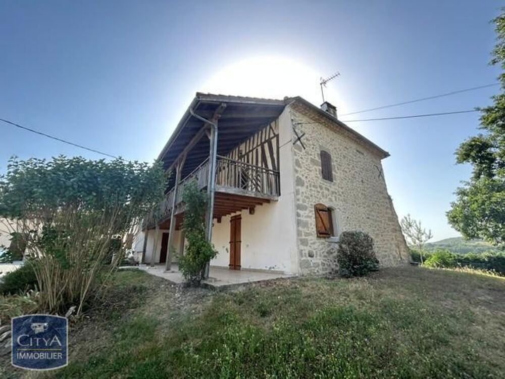À louer, charmante maison T4 située dans la belle commun....