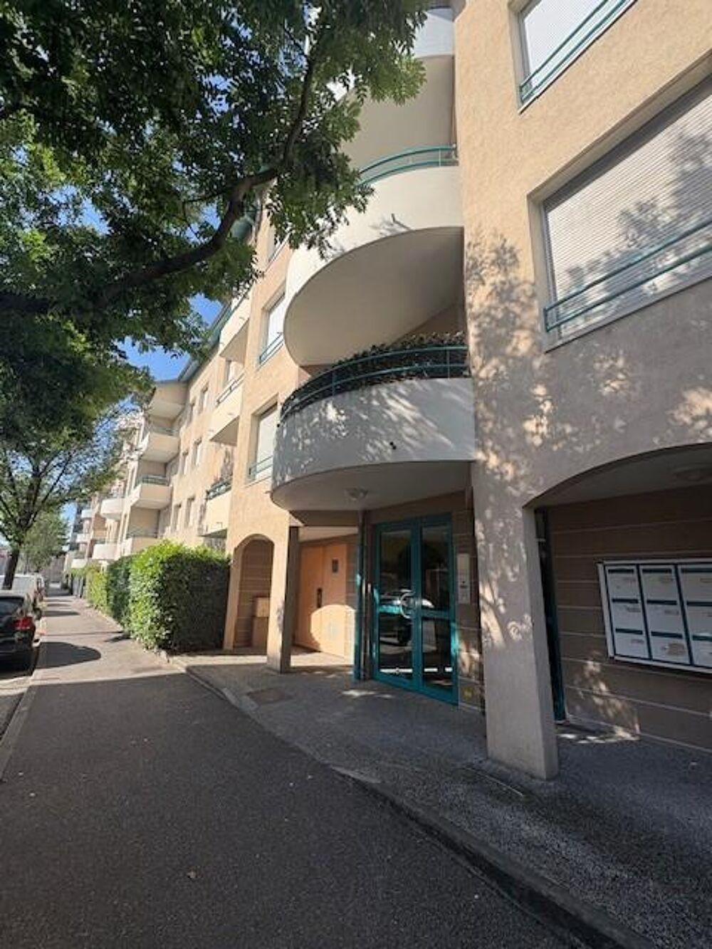 location Parking / Garage Décines-Charpieu (69150)