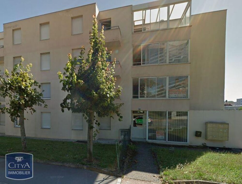 L'appartement se trouve au deuxième étage d'un immeuble ....