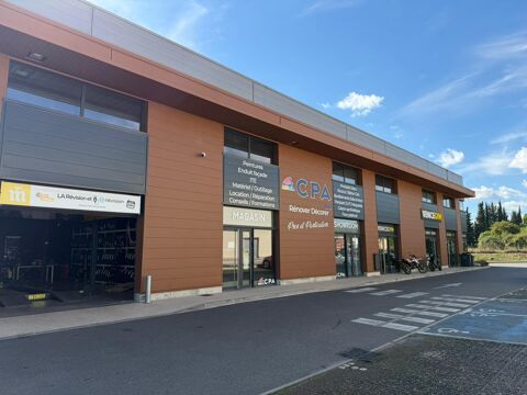 Local commercial d'environ 215m&sup2; - BRIGNOLES - Local ... 3583 83170 Brignoles