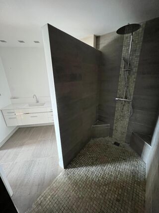  Villa à louer 7 pièces 203 m² Decines