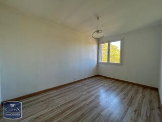  Appartement à louer 4 pièces 74 m²