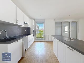  Appartement à louer 5 pièces 108 m²