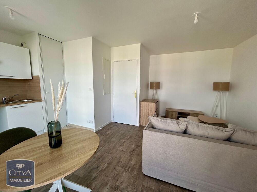 À LOUER : Appartement T1 moderne à Luce, situé au troisi....