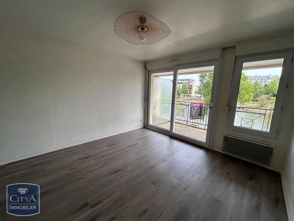 STUDIO AVEC PARKING ET BALCON VUE SUR LA MAYENNE - QUART....