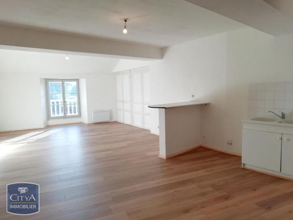 À LOUER : Appartement T1 situé à Chinon, dans le départe....