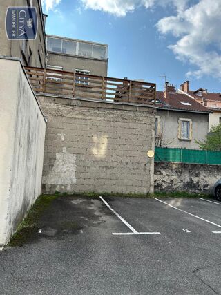  Parking / Garage à louer 