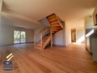  Appartement à louer 4 pièces 94 m²