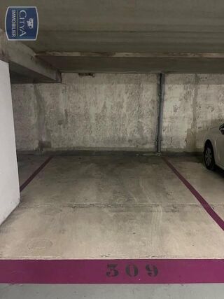 Parking / Garage à louer 