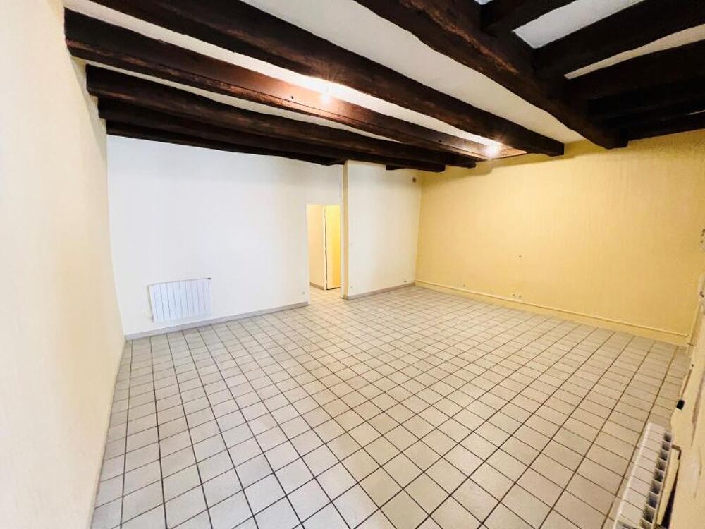 Nous vous proposons à la location un appartement T3 comp....