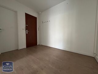 Appartement à louer 3 pièces 77 m²