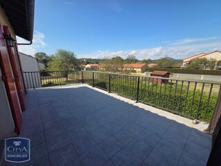  Appartement à louer 4 pièces 104 m²