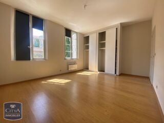  Appartement à louer 3 pièces 96 m²