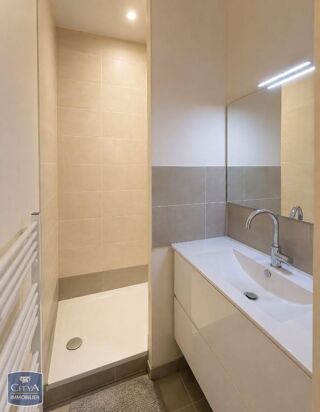  Appartement à louer 4 pièces 96 m²