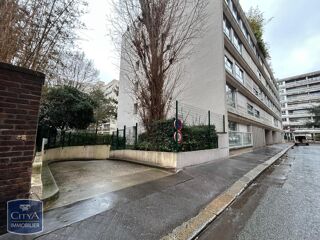  Parking / Garage à louer 