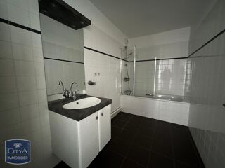  Appartement à louer 4 pièces 109 m²