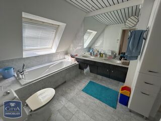  Appartement à louer 5 pièces 120 m²