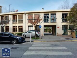  Parking / Garage � louer 