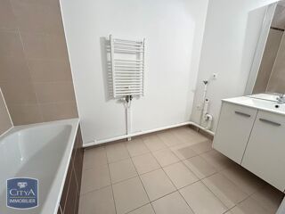  Appartement à louer 3 pièces 65 m²