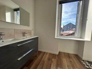  Appartement à louer 3 pièces 79 m²