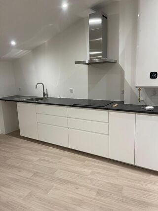  Appartement à louer 3 pièces 94 m²