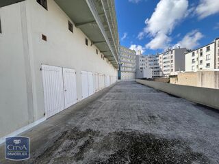  Parking / Garage à louer 