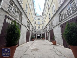  Appartement à louer 2 pièces 94 m²