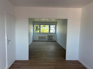  Appartement à louer 5 pièces 84 m²