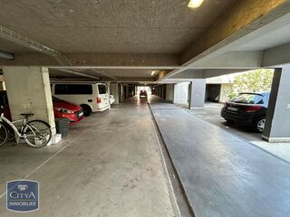  Parking / Garage à louer 