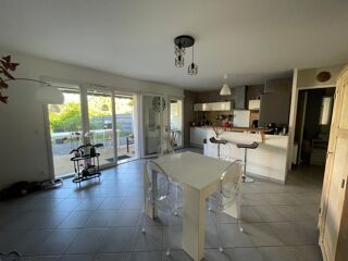  Appartement à louer 3 pièces 84 m²