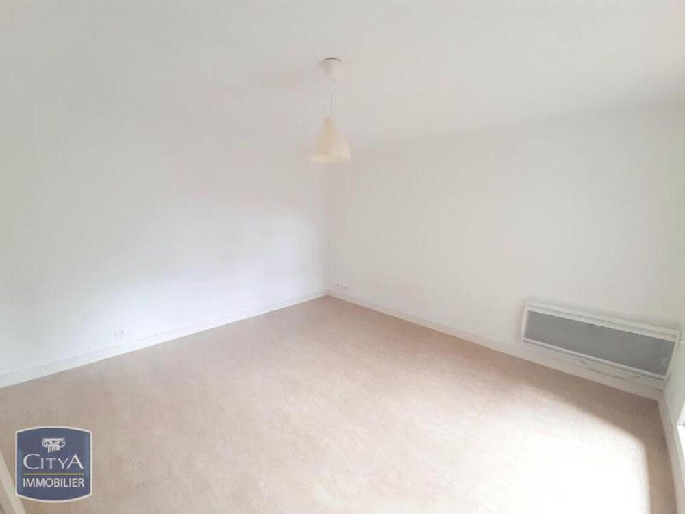 **STUDIO 25 M² AVEC UN EXTERIEUR - SAINT-CYR-SUR-LOIRE**....