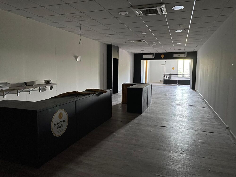   Location / Local Commercial - 266 m² 