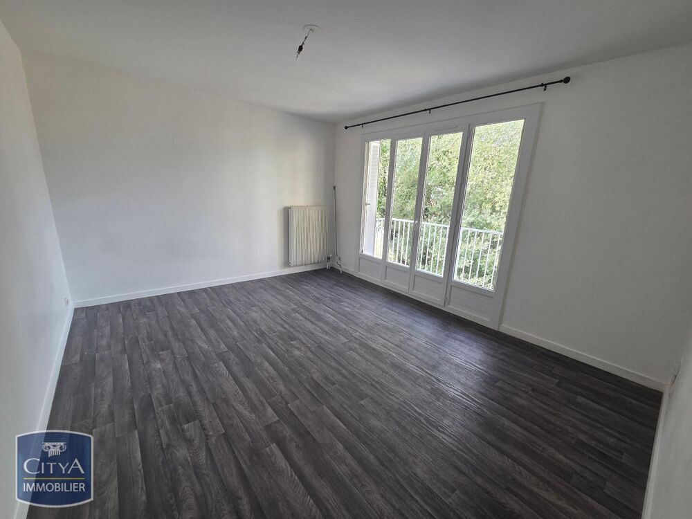 À LOUER : Appartement T1 situé à Issoire dans la rue des....