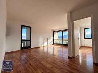  Appartement à louer 4 pièces 77 m²