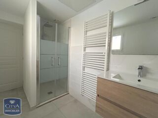  Appartement à louer 4 pièces 84 m²