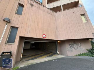  Parking / Garage à louer 