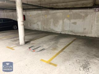  Parking / Garage à louer 