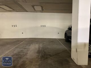  Parking / Garage à louer 