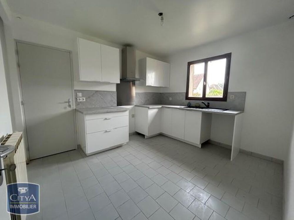 À LOUER : Maison T6 située à Herbault, dans le départeme....