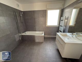  Appartement à louer 5 pièces 109 m²