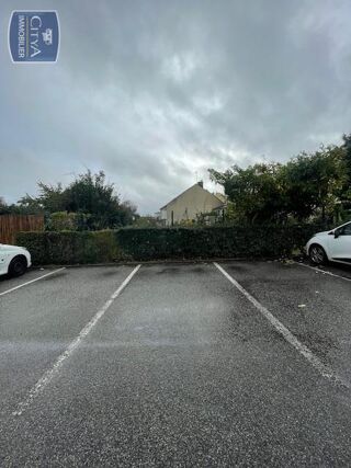  Parking / Garage à louer 