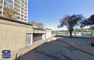  Parking / Garage à louer 