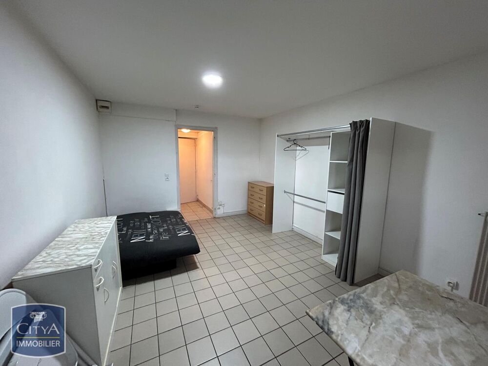 À LOUER : Appartement T1 moderne situé à Thiers, dans le....