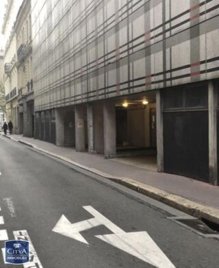  Parking / Garage à louer 