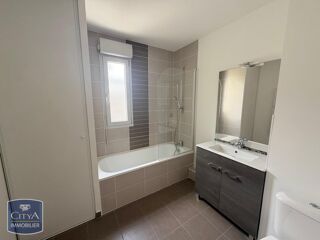  Appartement à louer 3 pièces 68 m²