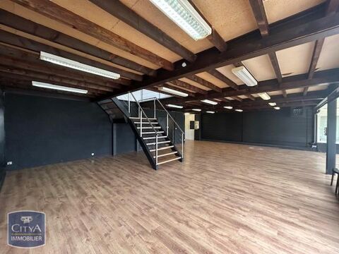 A LOUER - LOCAL COMMERCIAL - zone commerciale ROYAN 2... 2520 17200 Royan